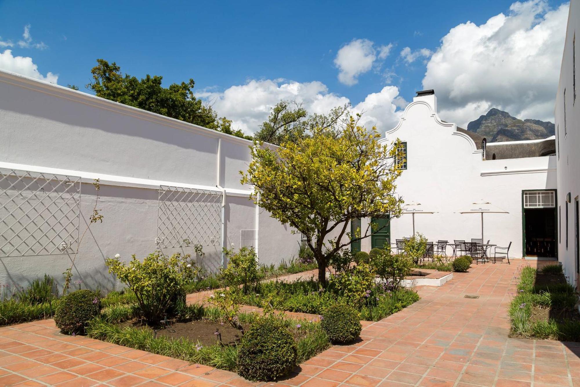 Protea Hotel By Marriott Cape Town Mowbray Екстериор снимка