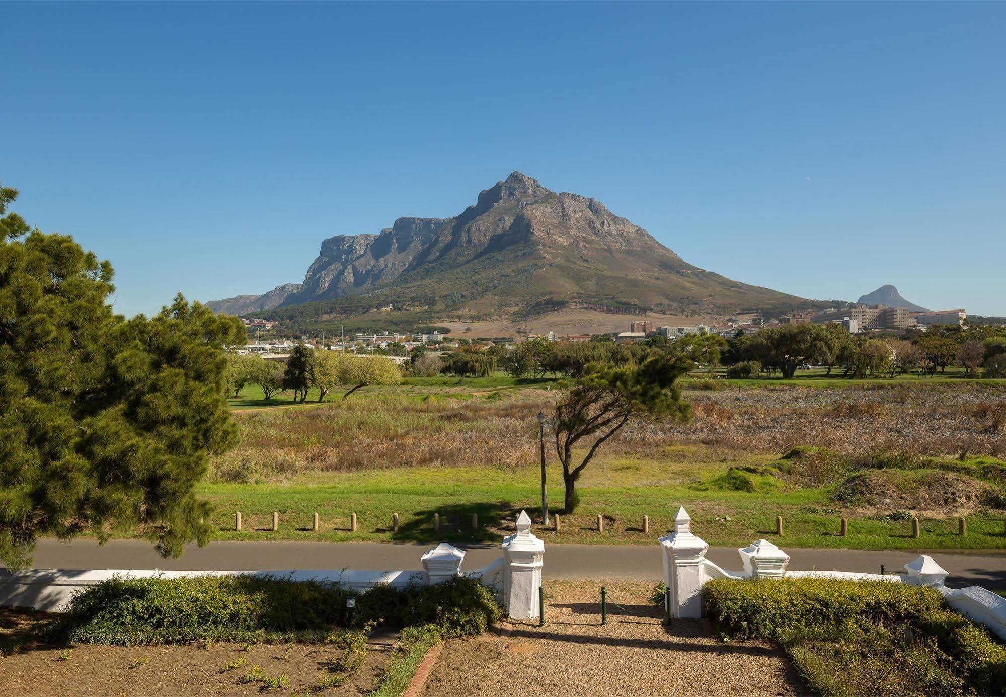 Protea Hotel By Marriott Cape Town Mowbray Екстериор снимка